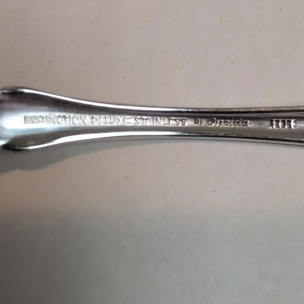 Classic Oneida Distinctions Deluxe Stainless Oval Soup Spoon
